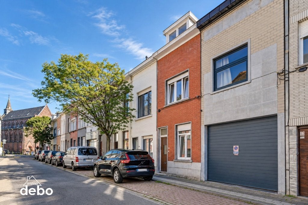 Te renoveren stadswoning met tuin en mooie basis in Kortrijk, Immo, Tussenwoning, Provincie West-Vlaanderen, 125 m², Kortrijk