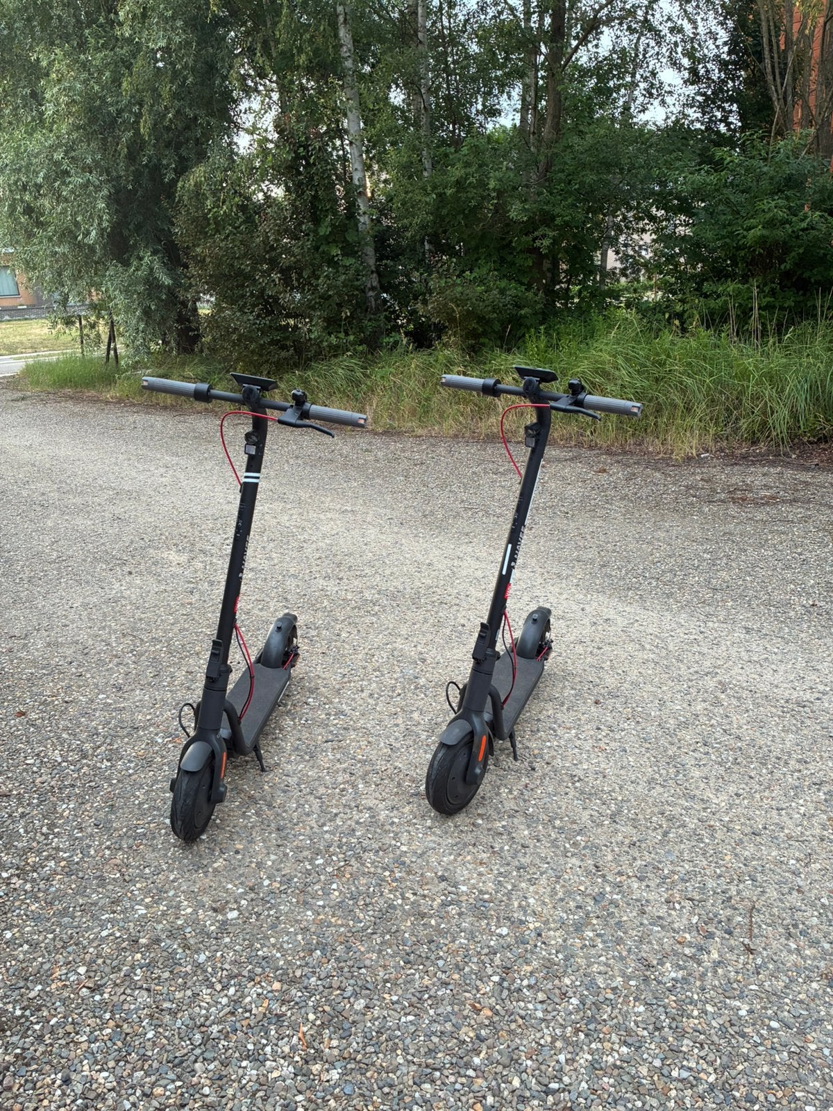 2 trottinettes électriques Navee, Enlèvement, Comme neuf, Step électrique (E-scooter)