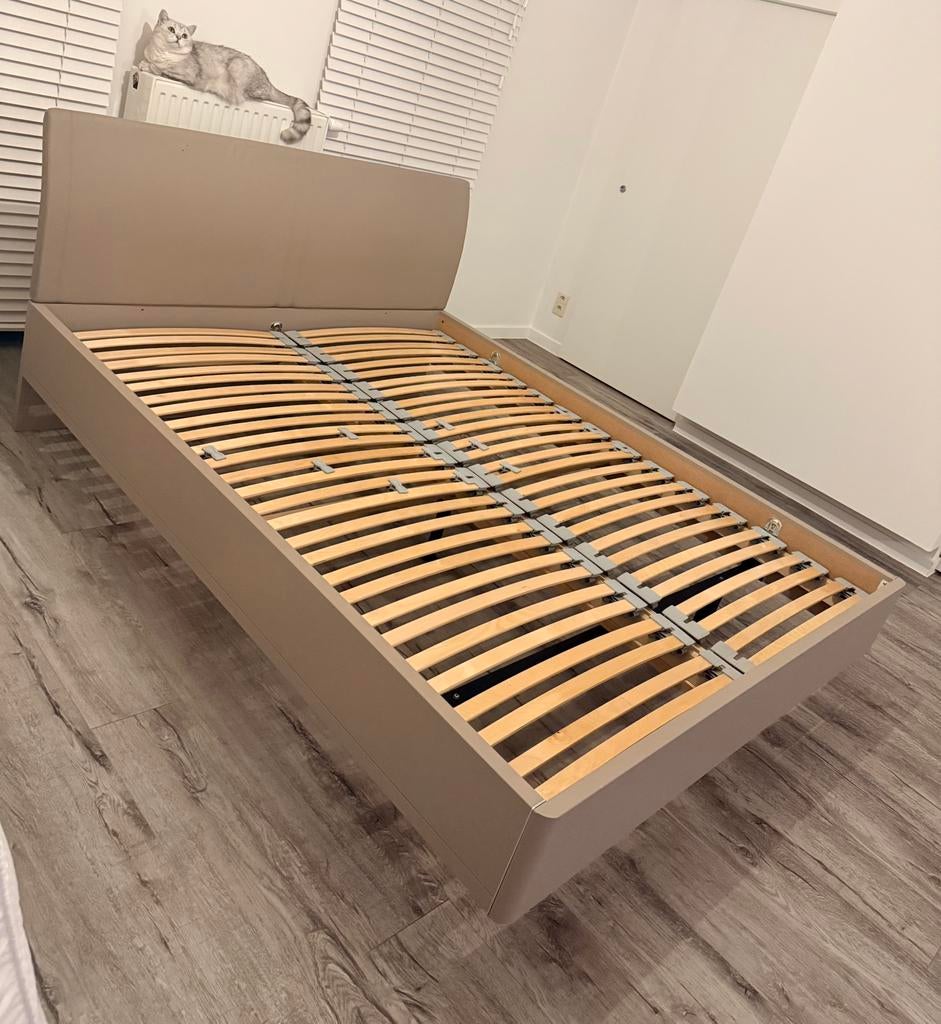 Modern tweepersoonsbed 160x200 (GOVA bed Lier) Beige/Taupe, Ophalen, Zo goed als nieuw, Beige