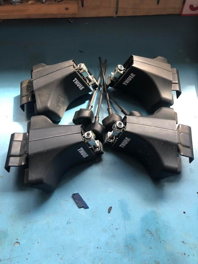 Adapters voor thule dakdragers BMW E60/61, Ophalen of Verzenden, Zo goed als nieuw