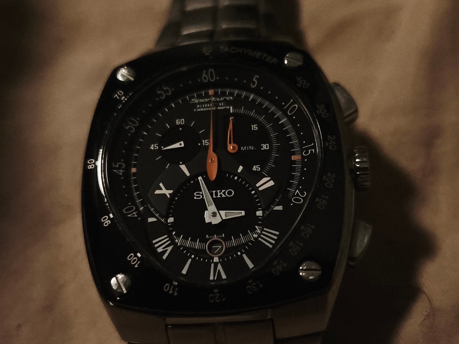 Un étrange chronographe cinétique Seiko Sportura., Bijoux, Sacs & Beauté, Enlèvement ou Envoi, Seiko