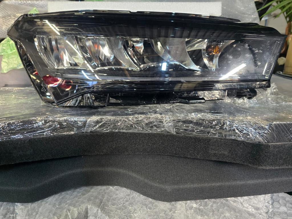 Skoda Enyaq 2020+ LED Koplamp Rechts 5LB941016F, Tr. Vaclava Klementa 869
293 01  Mlada Boleslav, CZ, Skoda, Skoda Auto a.s., Gebruikt