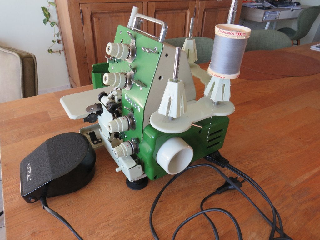overlock machine, Enlèvement, Utilisé, Surjeteuse, Autres marques