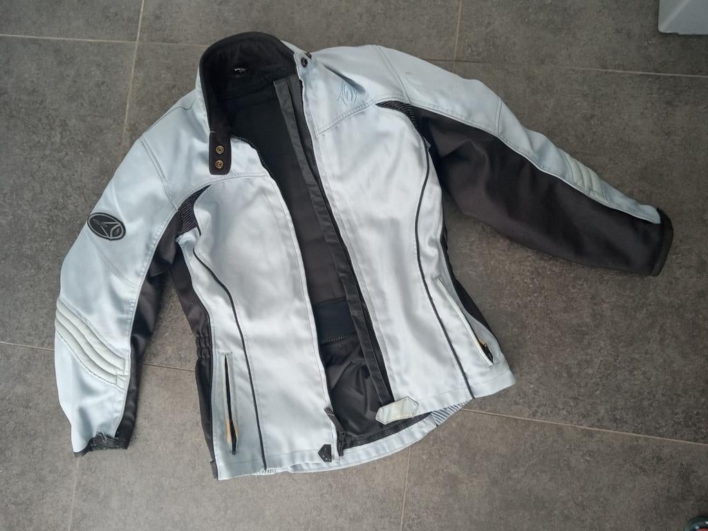 Motorvest met extra bescherming voor rug, schouders en elleb, Motoren, Kleding | Motorkleding, Ophalen