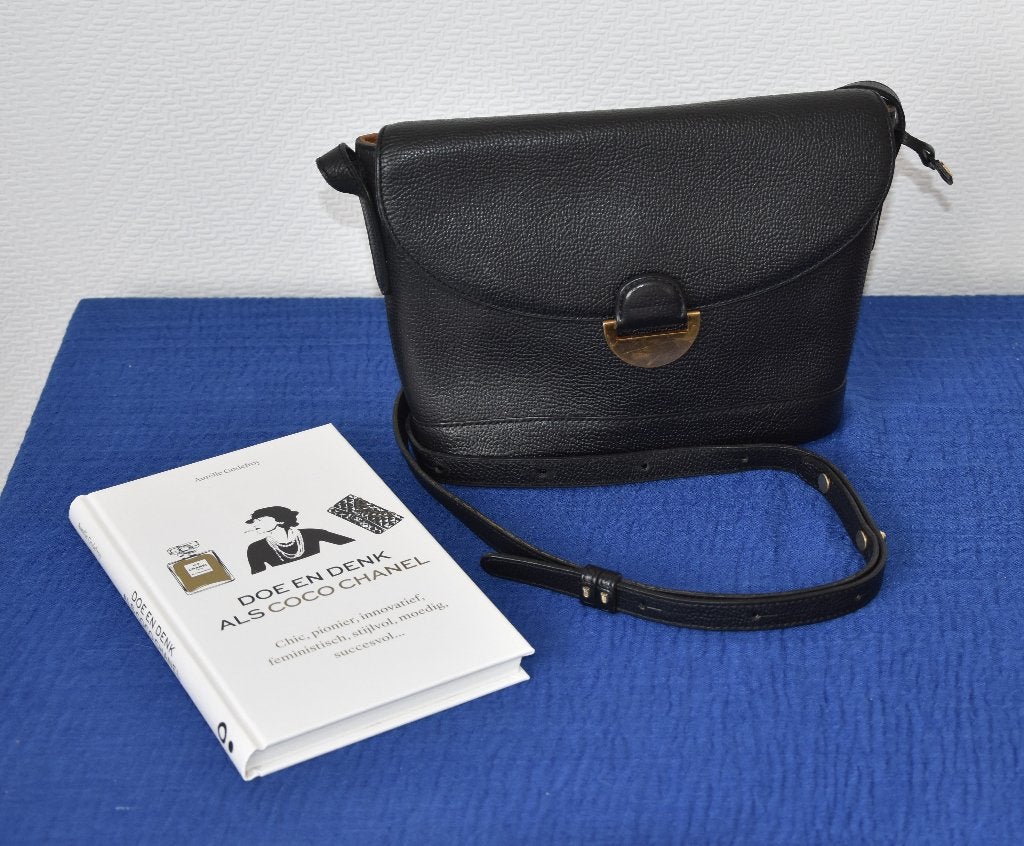 Delvaux Crossbody in zwart leer, Overige merken, Gebruikt, Info@floreca.be, Zwart