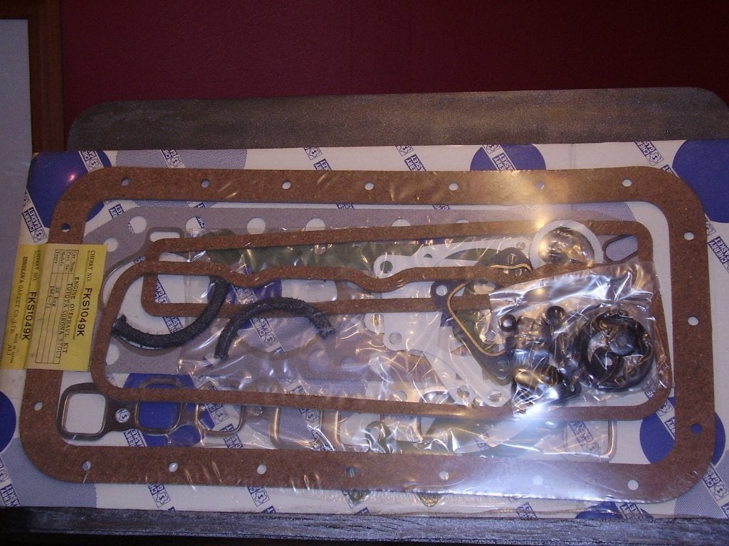 Une pochette de joints complète pour TOYOTA CORONA STOUT, Enlèvement ou Envoi, Neuf, Pièces Oldtimer ou Ancêtre
