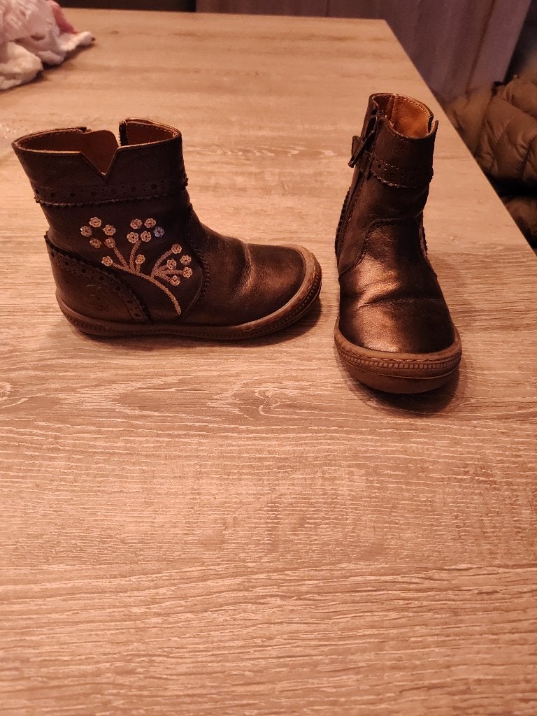 Bruin/koper botje, Ophalen, Meisje, Laarsjes, Zo goed als nieuw