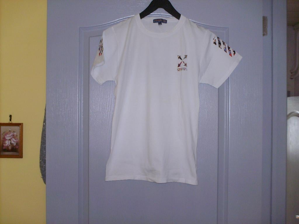 a vendre tee shirt enfant, Kinderen en Baby's, Kinderkleding | Maat 158, Ophalen of Verzenden, Nieuw, Jongen, Overige typen