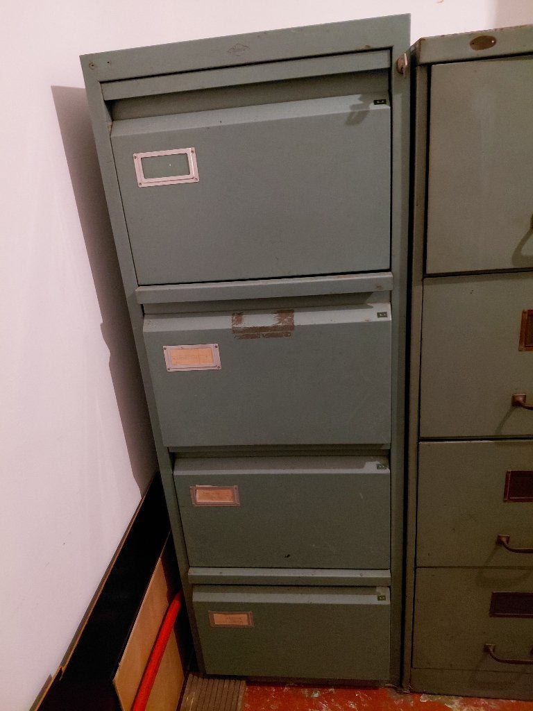Antieke stalen ladekast, archiefkast vintage (linkse kast), Ophalen