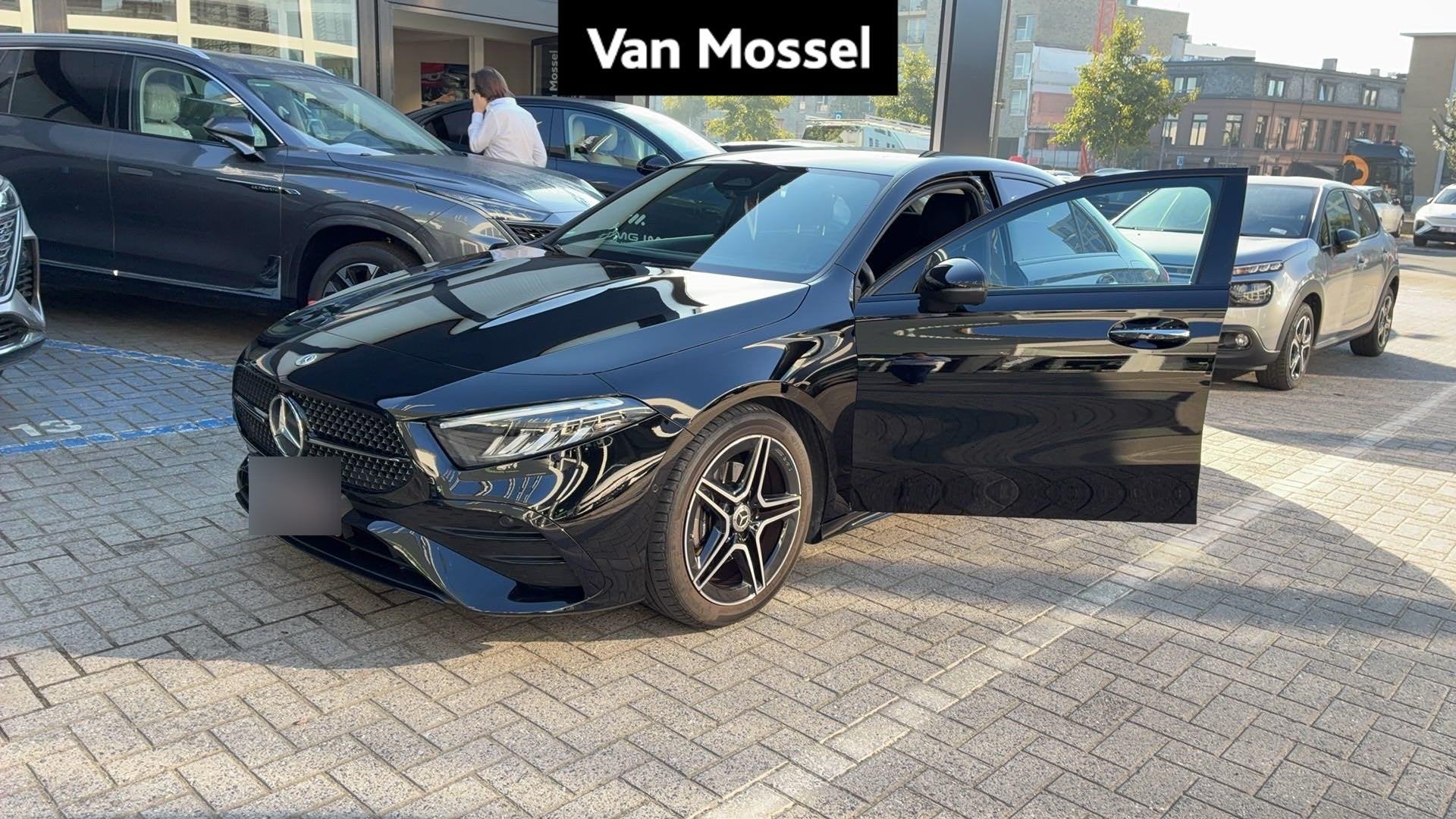 Mercedes-Benz A-Klasse Limousine A 180 AMG Line FACELIFT | C, Auto's, 4 deurs, Gebruikt, 4 cilinders, 136 pk