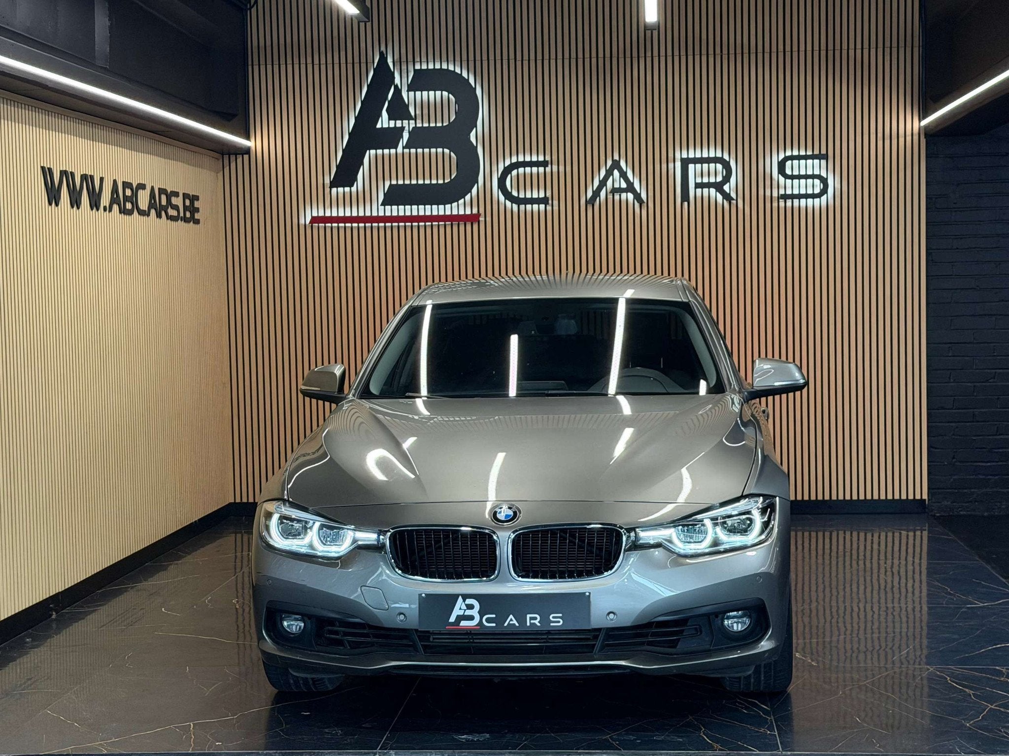 BMW 3 Serie 318 DA SPORT * BOITE AUTO * GARANTIE 12 MOIS *, Auto's, BMW, 4 deurs, Stof, Euro 6, 4 cilinders