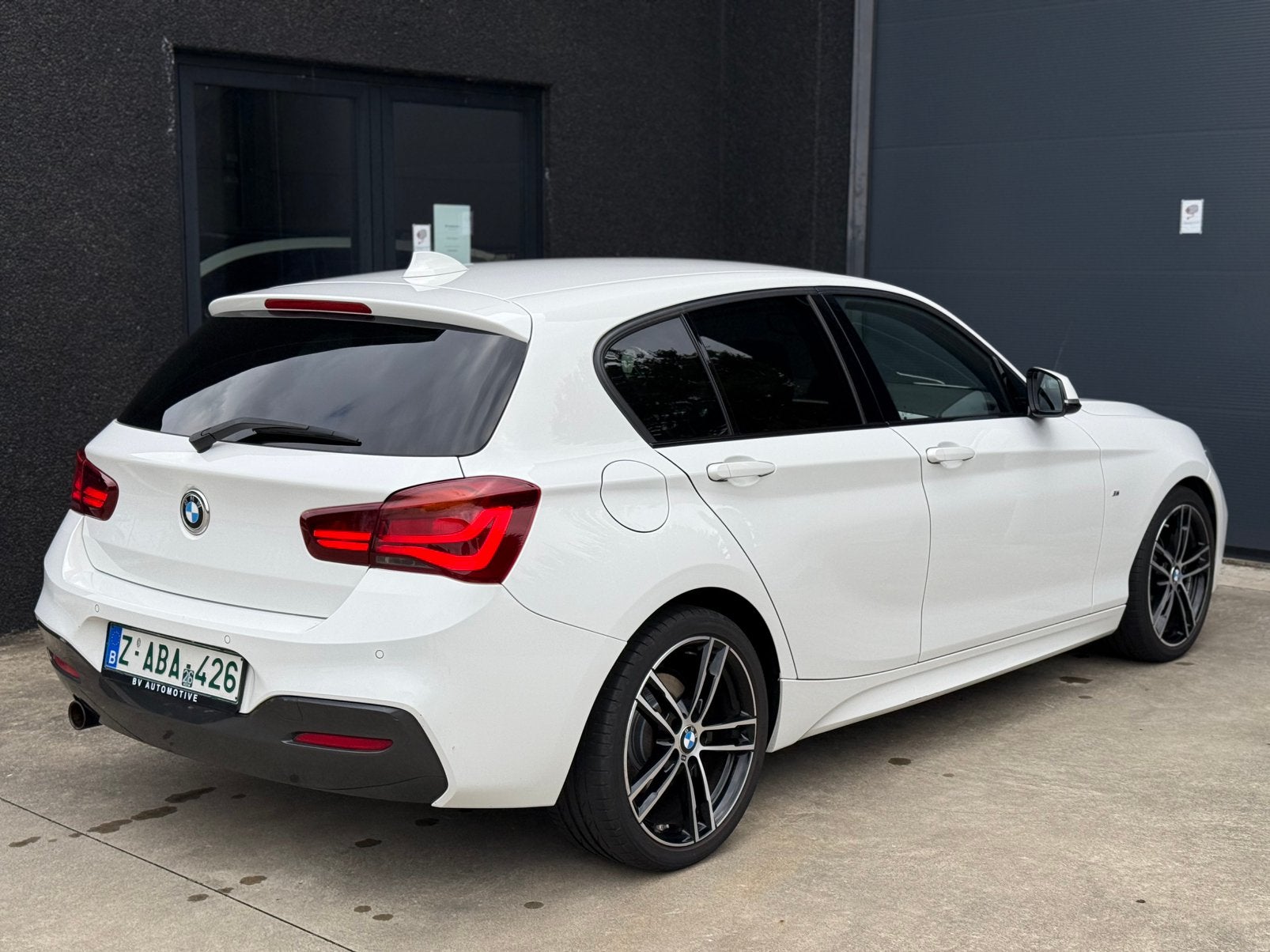 BMW 118i M pack 2018 - NAVI - LED - HiFi - SHADOW, Autos, Achat, Entreprise, Entretenue par le concessionnaire, Noir