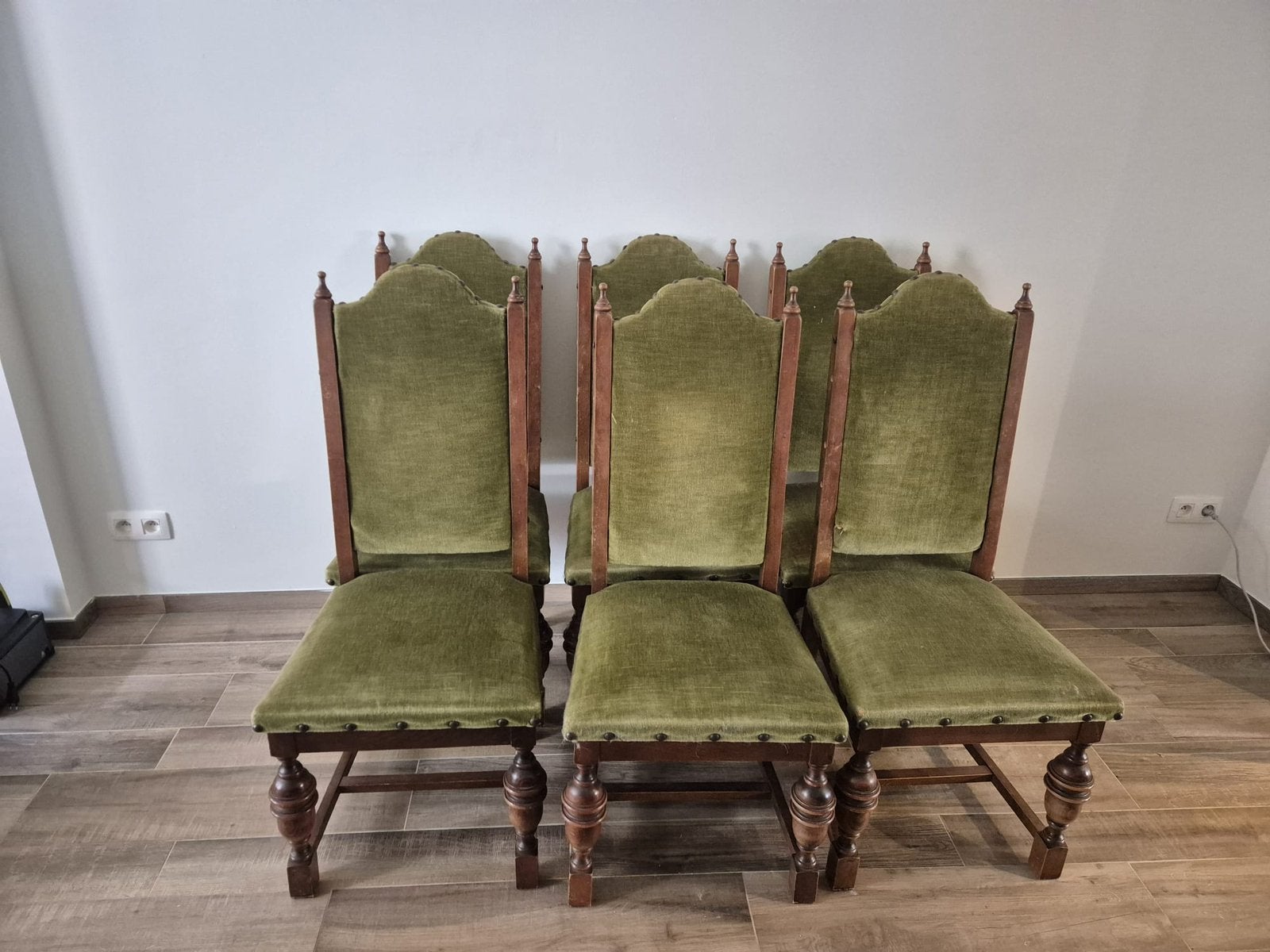 Antieke stoelen, Ophalen