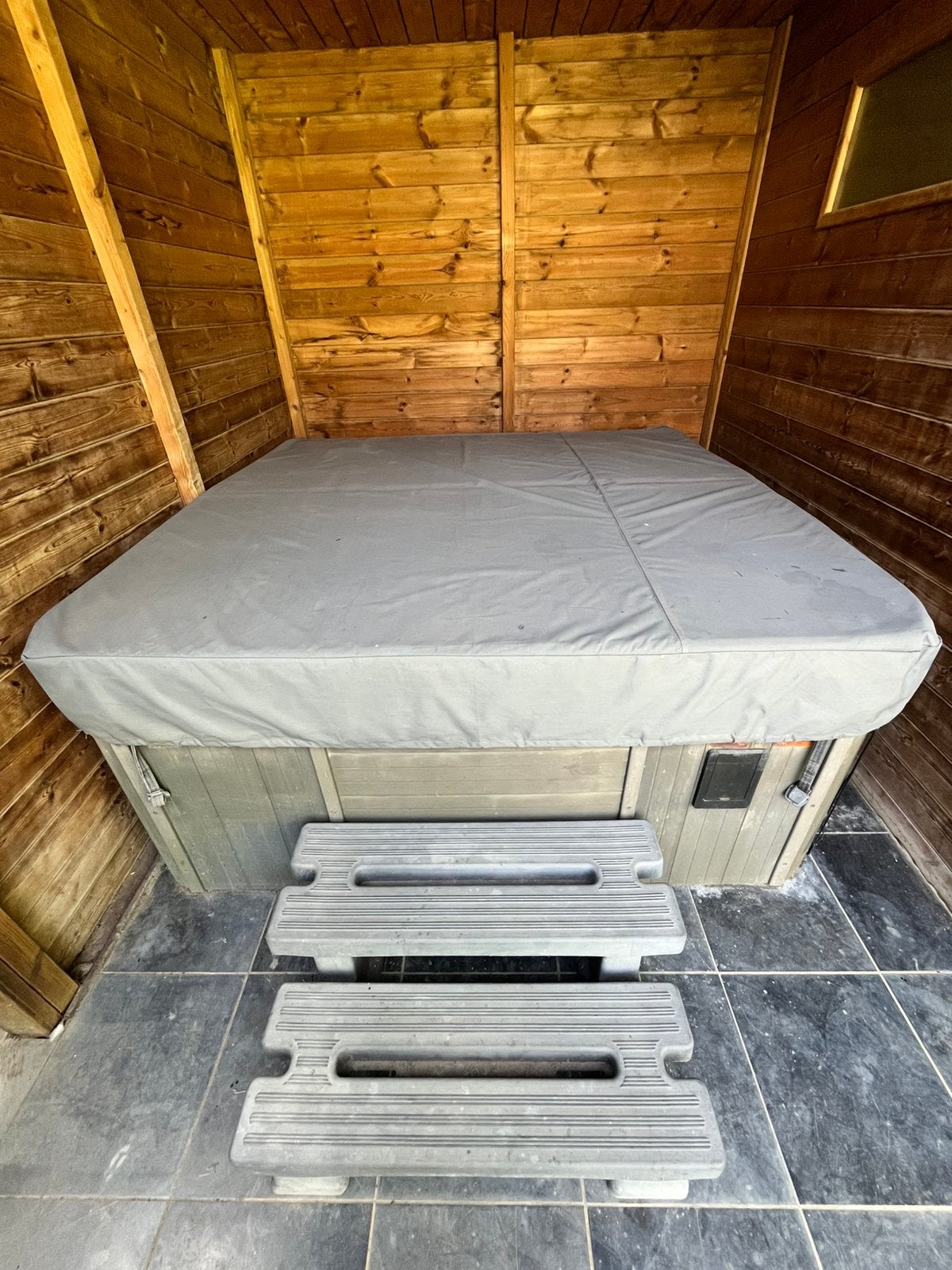 Spa Benelux Nice 2000-2CL voor 5 personen, Tuin en Terras, Bubbelbaden en Hottubs, Ophalen, Gebruikt, Afdekzeil, Vast