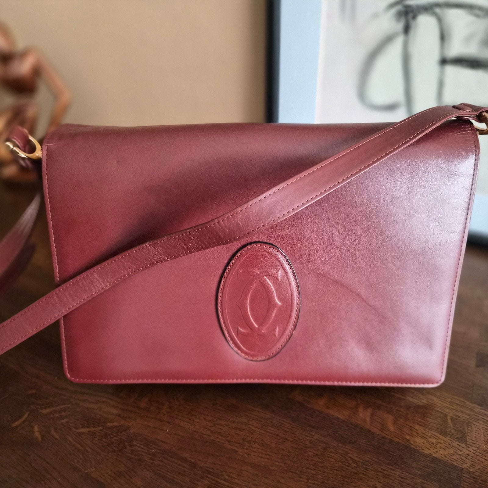sac bandoulière Must de Cartier en cuir bordeaux, Enlèvement ou Envoi, Utilisé, Autres couleurs, Sac à bandoulière