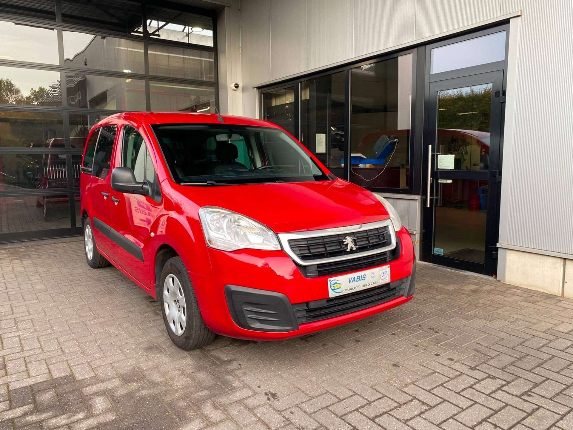 Peugeot Partner Partner 1.2 PureTech Active S, Autos, Rouge, Achat, Euro 6, Entreprise