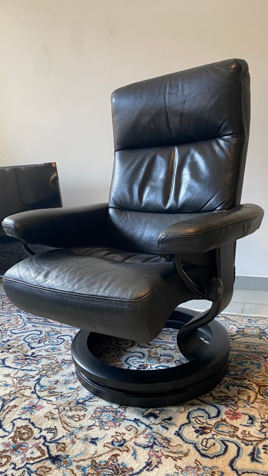 Fauteuil inclinable Stressless en cuir noir - presque neuf, Maison & Meubles, Enlèvement, Comme neuf, Bois