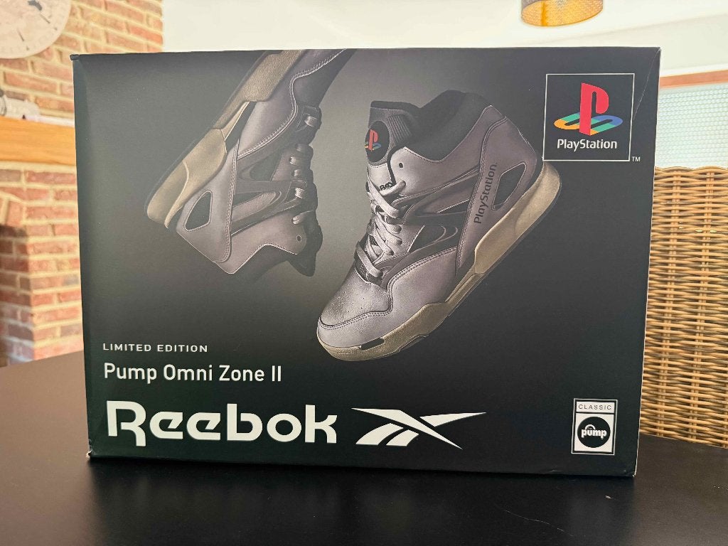 Reebok Pump Omni Zone II PlayStation 30th Anniversary, Consoles de jeu & Jeux vidéo, Enlèvement ou Envoi, Neuf