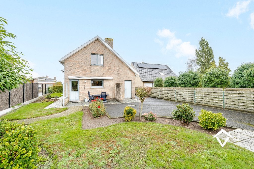 Woning met zuidgerichte tuin, garage, 4 slaapkamers Ichtegem, 500 tot 1000 m², 383 kWh/m²/jaar, Vrijstaande woning, Provincie West-Vlaanderen
