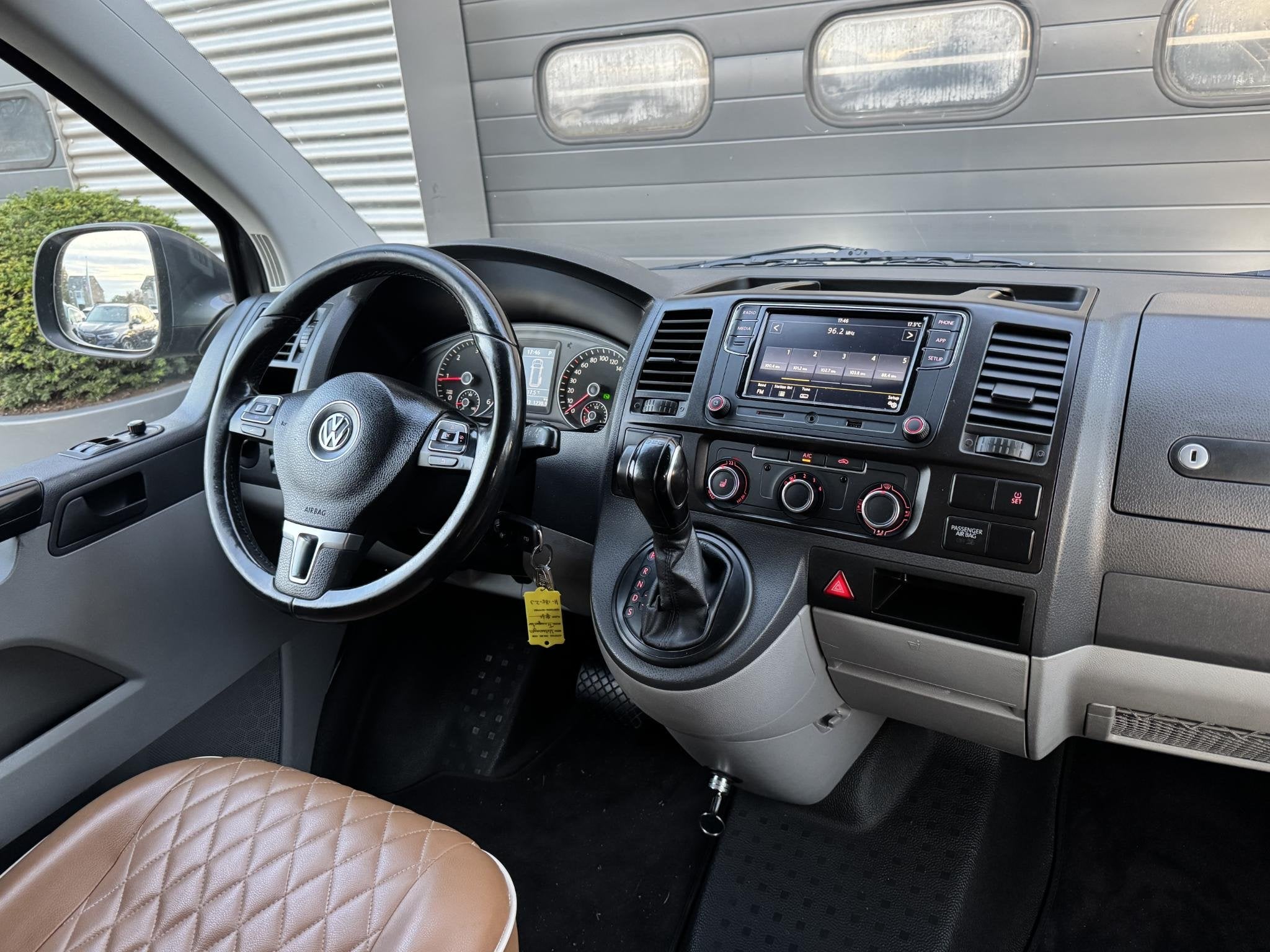 Volkswagen California 180PK | Camera | Nappa Leder | 20 Inch, Caravans en Kamperen, Mobilhomes, Automaat, Volkswagen, Fietsendrager
