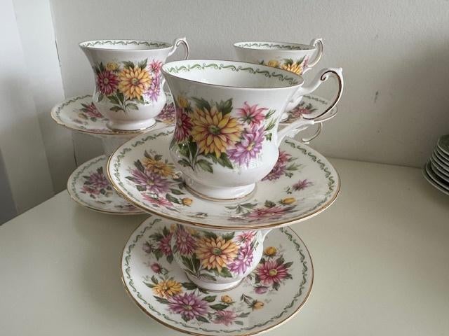 6 tasses et soucoupes, Enlèvement ou Envoi, Comme neuf, Autres styles, Porcelaine