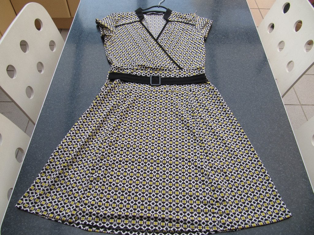 jurk nieuw Lola & Liza 36 wit zwart geel motief, Kleding | Dames, Jurken, Lola & Liza, Ophalen of Verzenden, Maat 36 (S), Geel