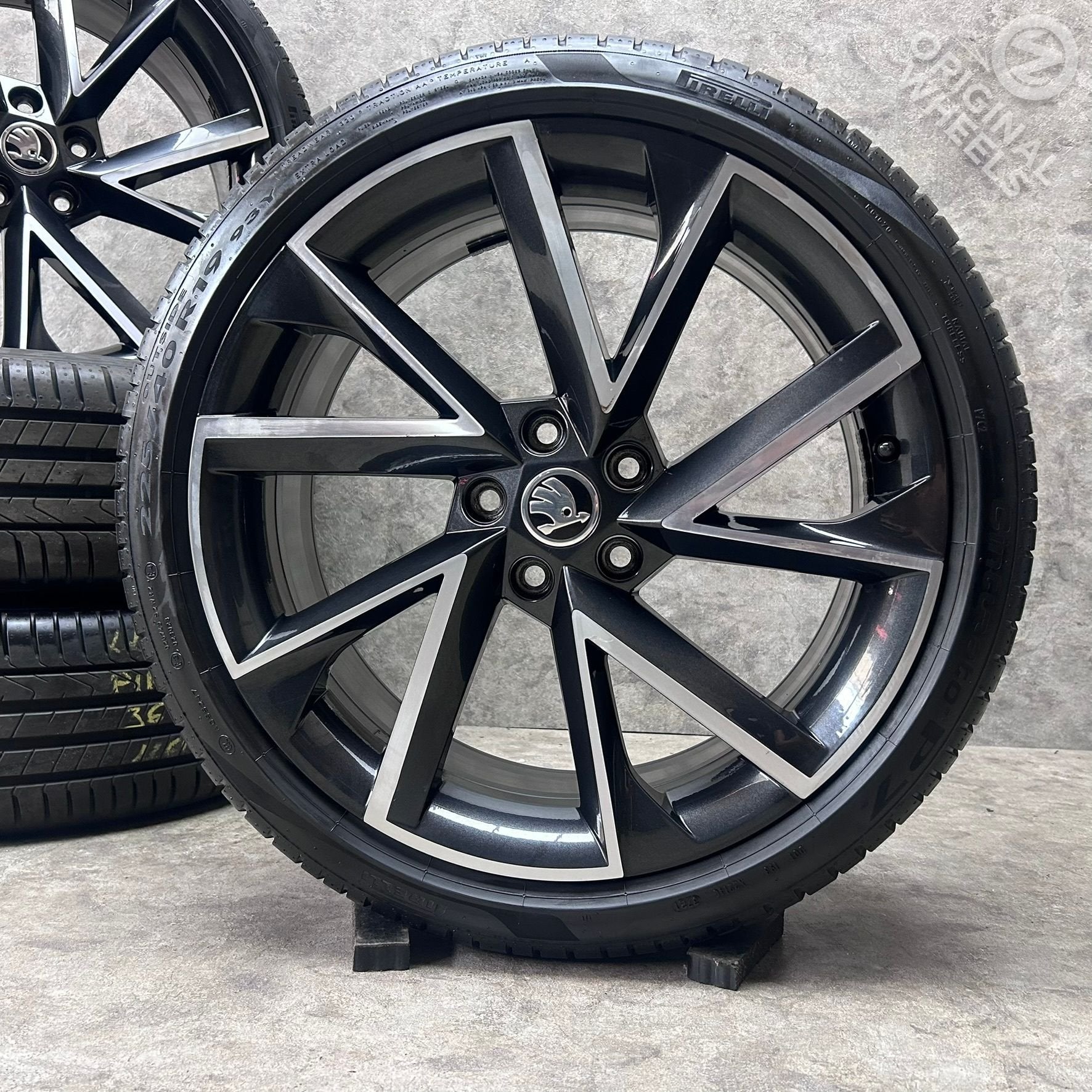 19 inch originele Vega velgen + zomerbanden Skoda Karoq, Pneus et Jantes, Véhicule de tourisme, Pneus été, -