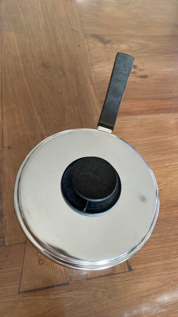 Demeyere steelpan met deksel met stoomgaatje 17cm buitenkant, Ophalen, Gebruikt, Inox, Kookpan of Snelkookpan