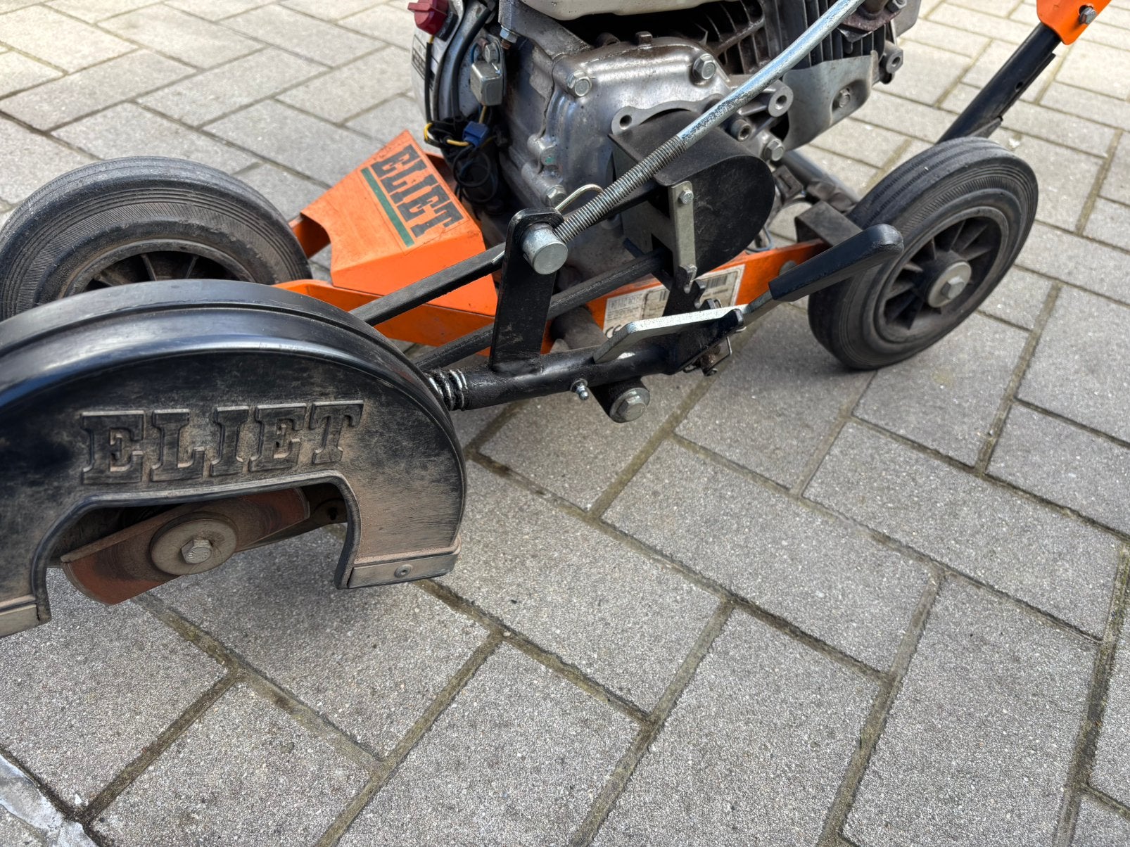 Eliet kantensnijder, Tuin en Terras, Ophalen, Zo goed als nieuw, Minder dan 10 cm, Benzine