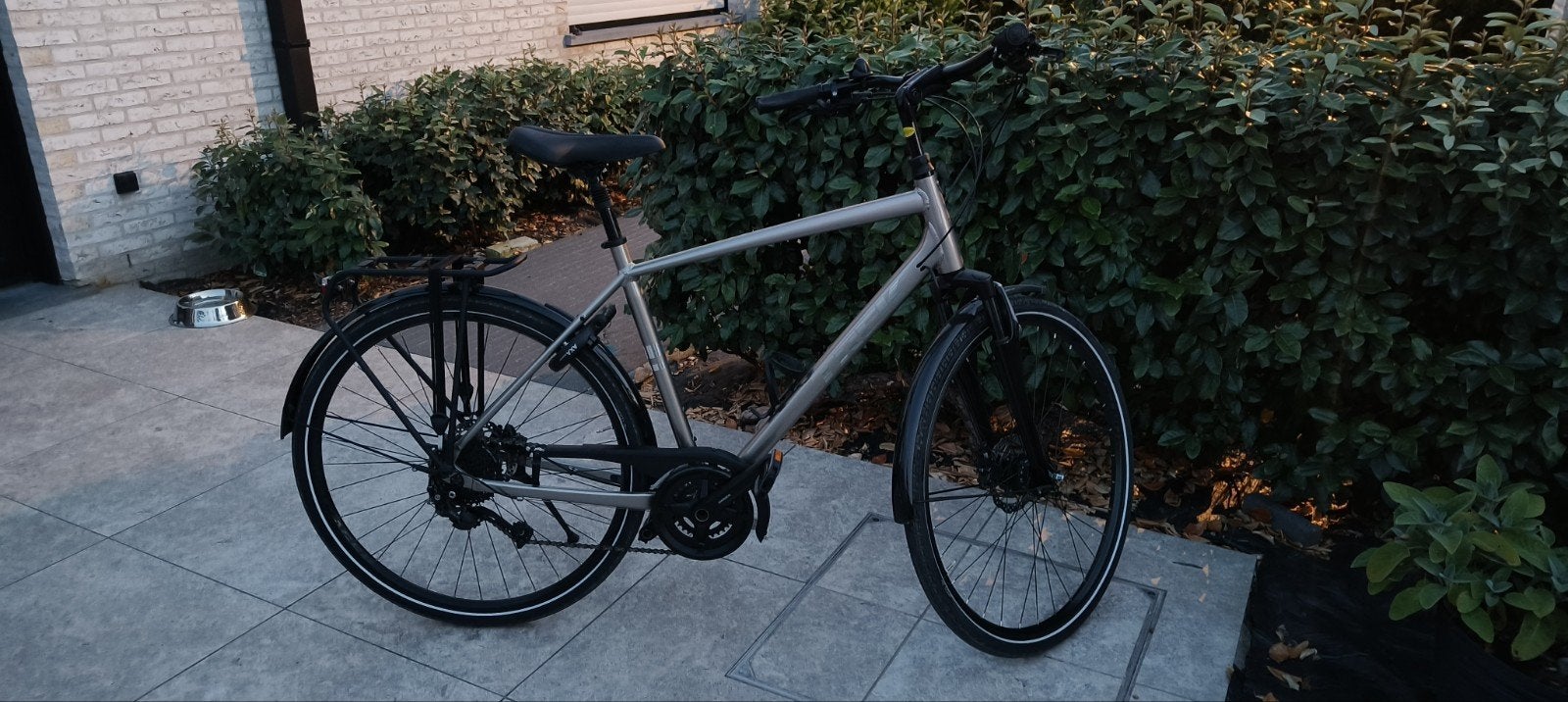 Herenfiets Trek Verve 3, Ophalen, Vering, Zo goed als nieuw, 15 tot 20 versnellingen