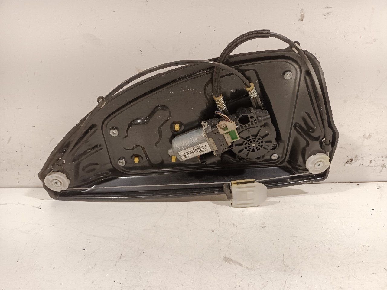 Raammechaniek elektrisch rechts achter Land Rover Freelander, Onderdelen@venauto.nl, Van der Ven Autorecycling B.V., Ettenseweg 76, 4706 PB Roosendaal, The Netherlands