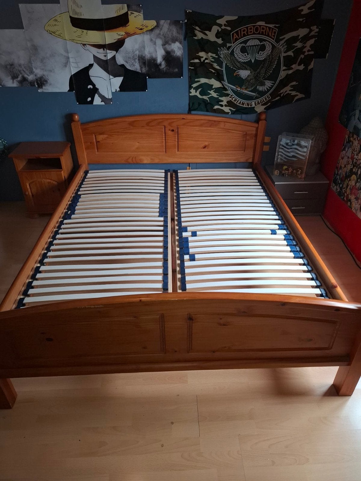 Lit en pin +table de chevet, Enlèvement
