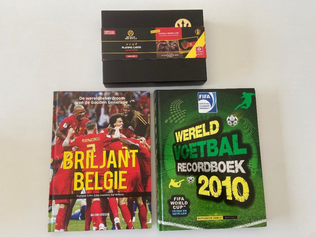 2 voetbalboeken en speelkaarten, Enlèvement, Utilisé