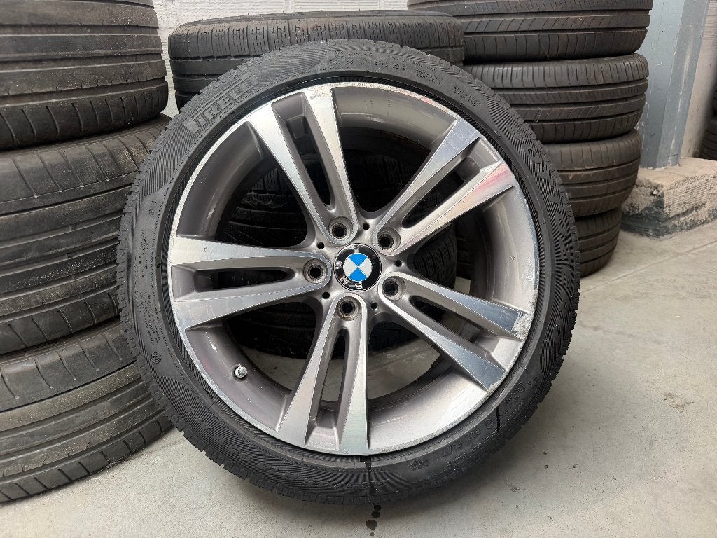 Jantes BMW 330e 225 45 R18 95V, Autos : Pièces & Accessoires, Pneus & Jantes, Pneus hiver, Véhicule de tourisme, 18 pouces, Enlèvement
