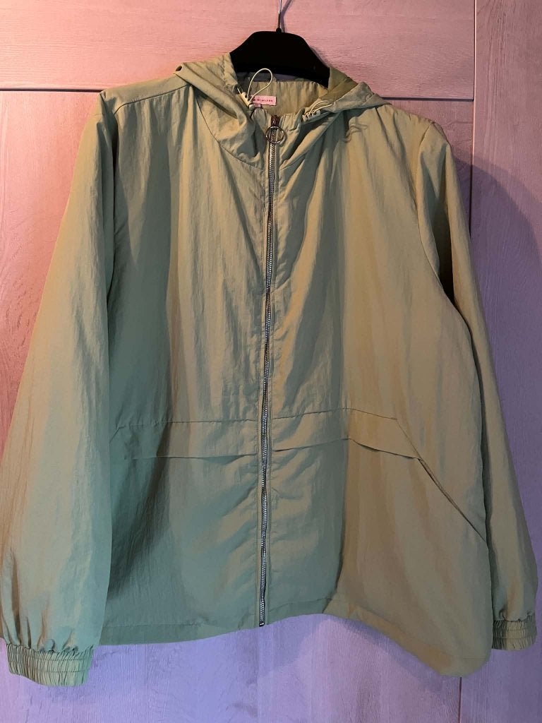 regenjas lichtgroen eviva by bel en bo 50, Vêtements | Femmes, Grandes tailles, Eviva, Enlèvement ou Envoi, Comme neuf, Veste ou Manteau