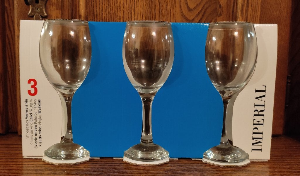 3 verres à vin dans une boite cadeau Imperial, Maison & Meubles, Neuf, Verre ou Verres, Verre, Enlèvement