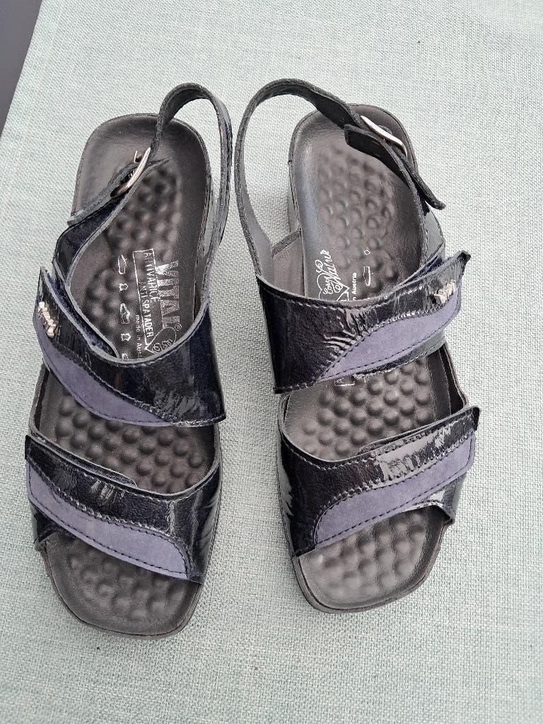 te koop : paar mooie damesschoenen maat 35, Vital, Ophalen of Verzenden, Zo goed als nieuw