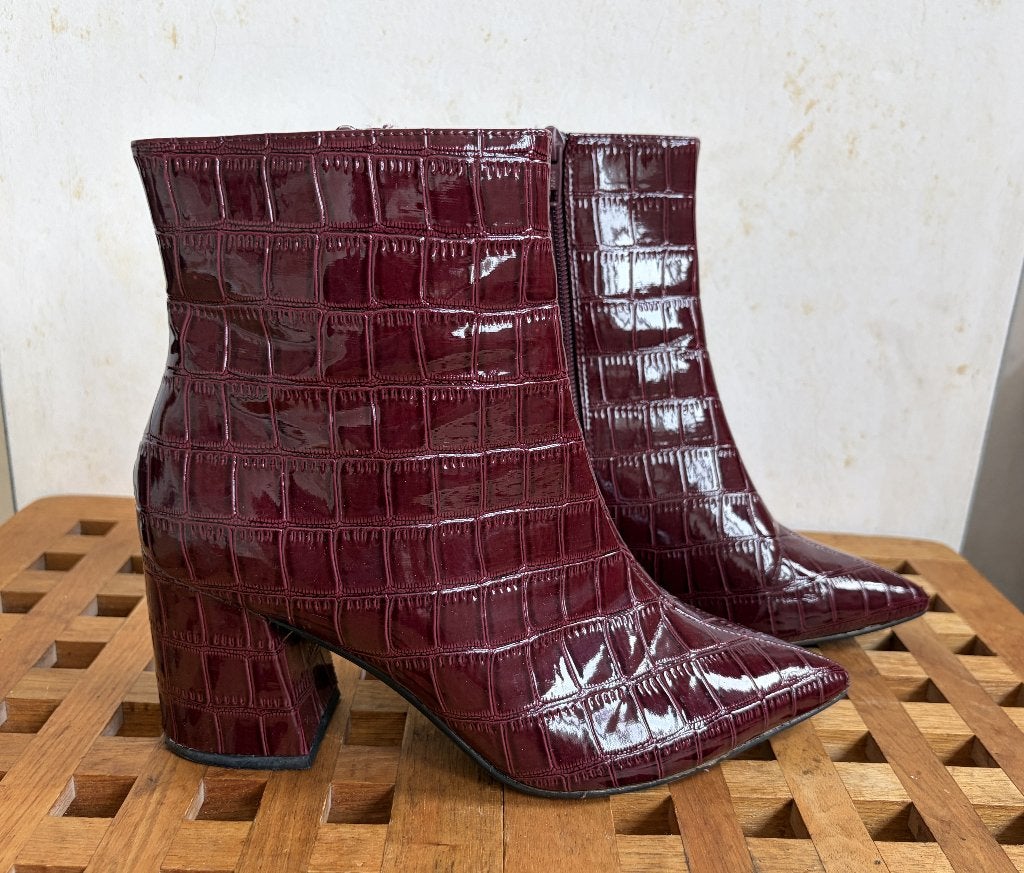 Dorothy Perkins wijnrode enkellaarsjes, mt UK 4 / EU 36,5, Lage of Enkellaarzen, Ophalen of Verzenden, Dorothy Perkins, Gedragen
