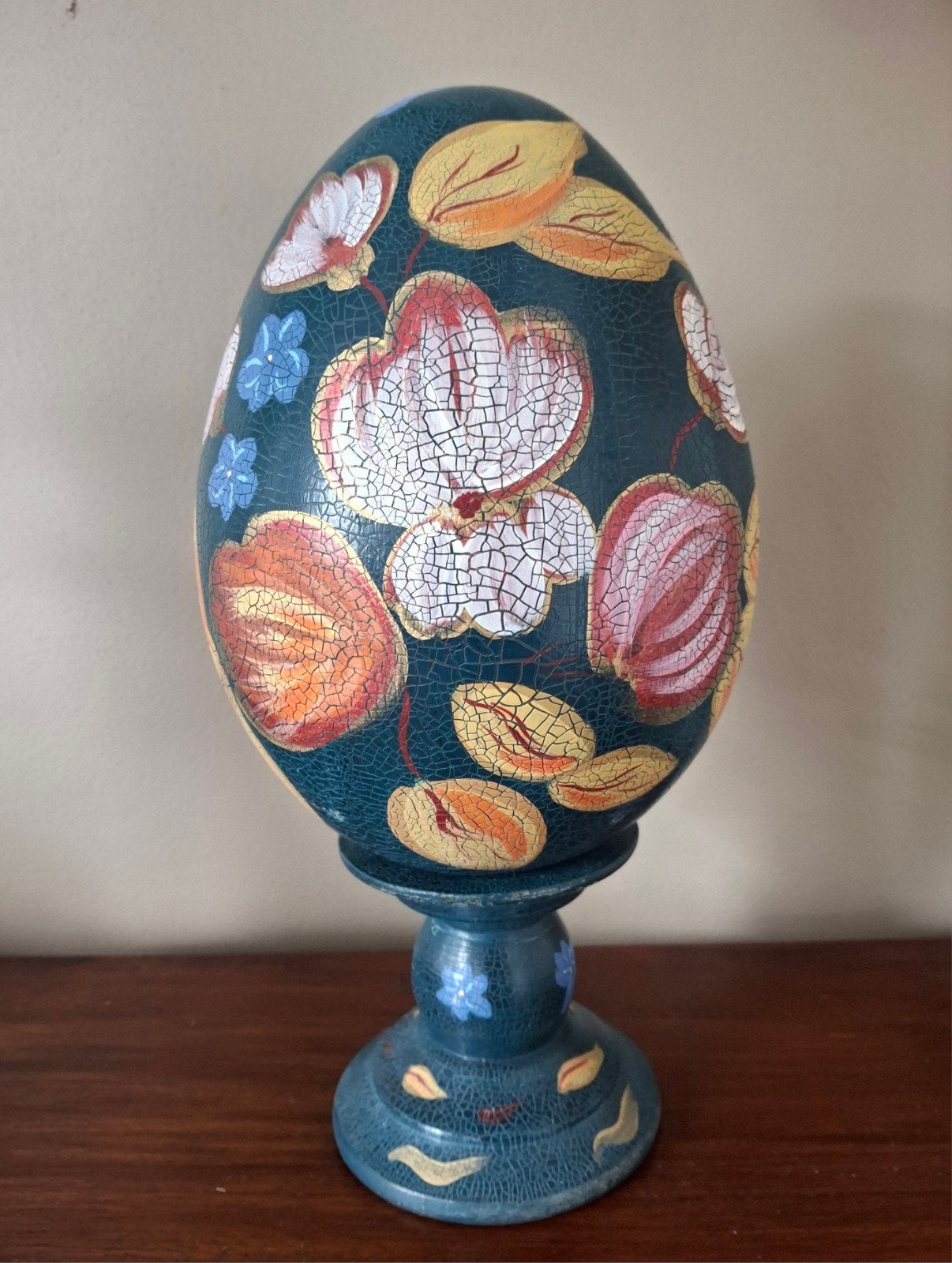 Prachtig, groot porseleinen ei op statief .Handgeschilderd!, Antiek en Kunst, Ophalen