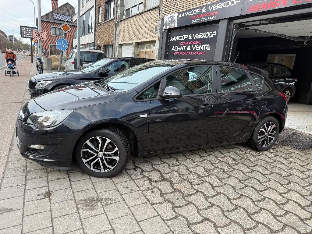Opel Astra 1600 benzine 2015 met 98km 1e Main, Auto's, Euro 5, Zwart, Bedrijf, Handgeschakeld