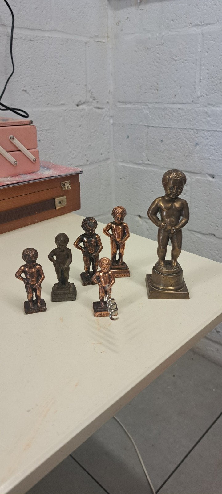 verschillende Manneke Pis beeldjes in metaal, Ophalen of Verzenden, Zo goed als nieuw, Mens