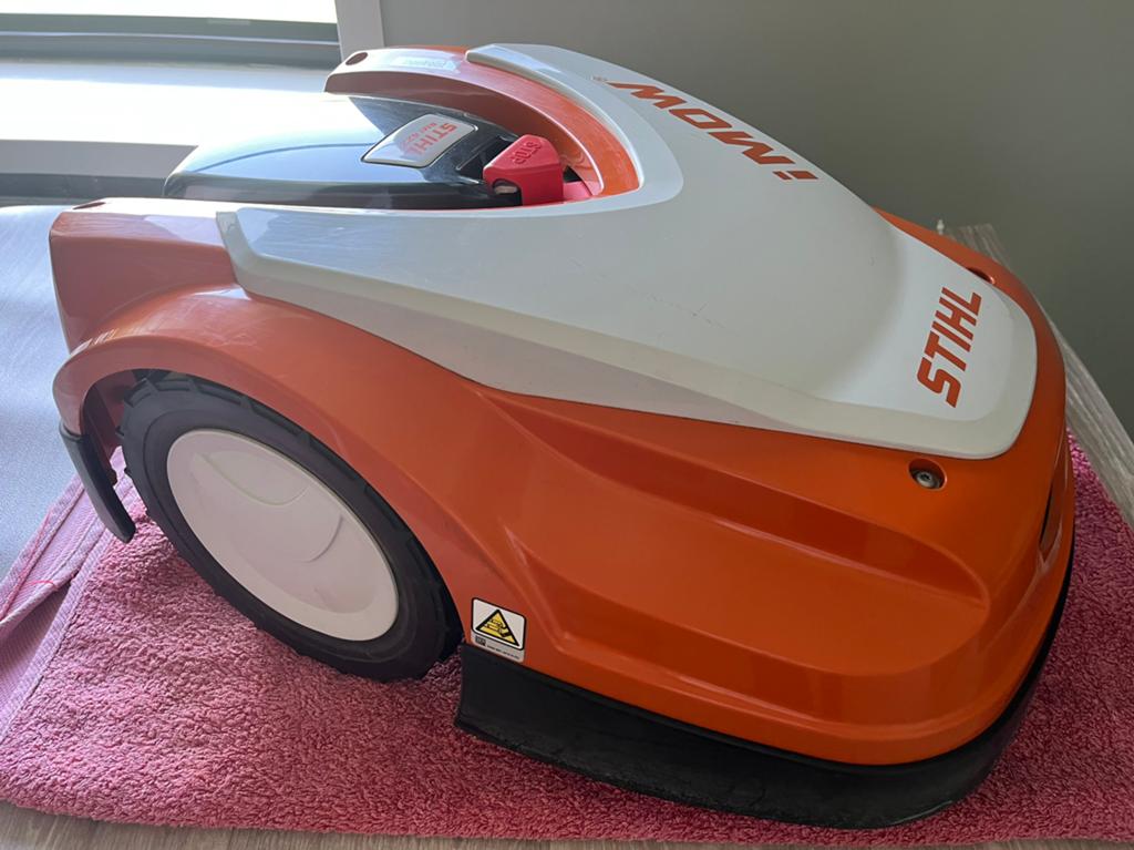 Robotmaaier Stihl RMI 422.2 P, Tuin en Terras, Ophalen, Gebruikt, 20 tot 25 cm, Met regensensor