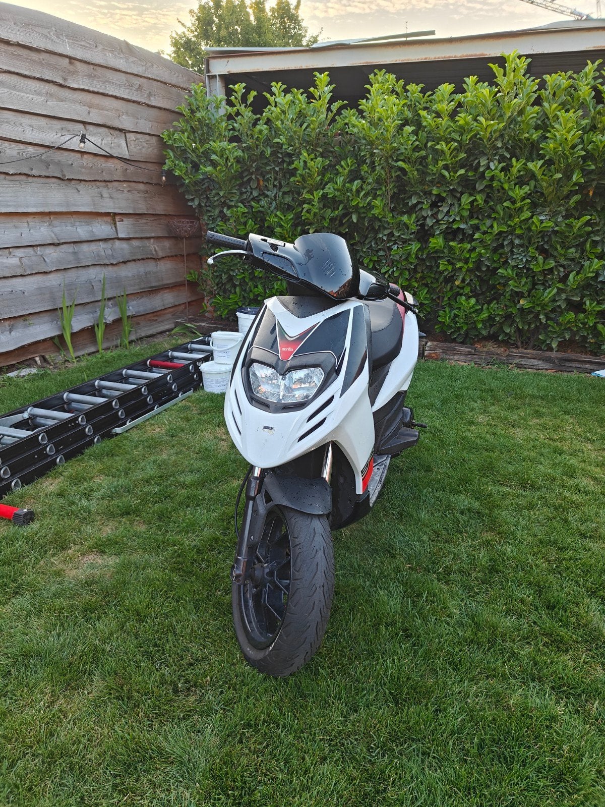 Aprilia sr motard/Piaggio Typhoon, Enlèvement, Électrique