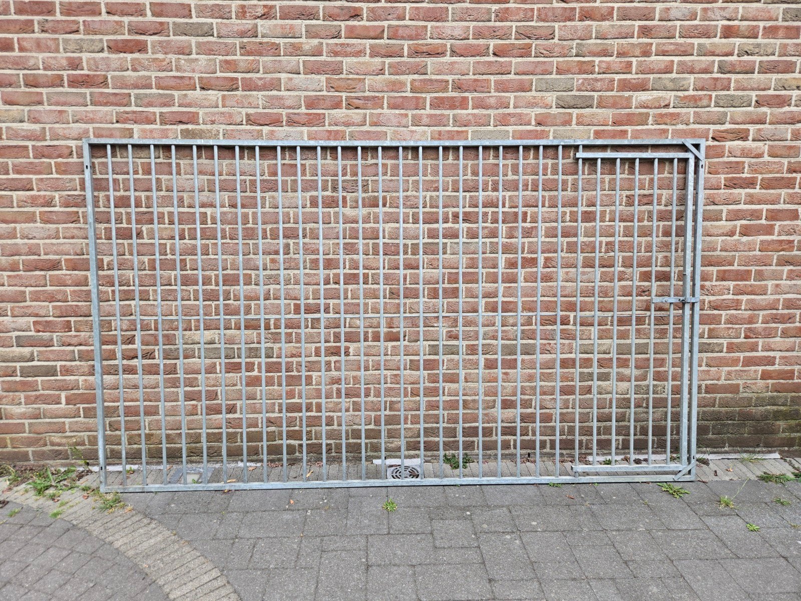 Hondenren met deur (enkel voorste paneel)
3m breed, Ophalen
