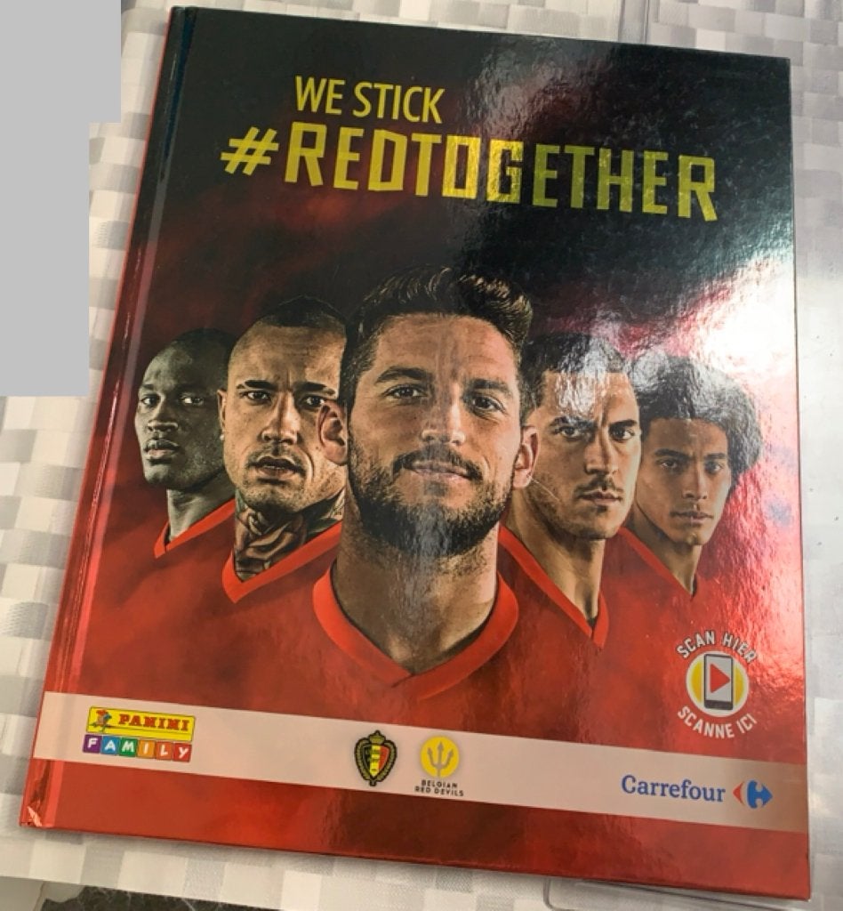 TE KOOP PANINI ALBUM Carrefour We Stick #redtogether - 2018, Collections, Envoi, Comme neuf, Livre ou Revue