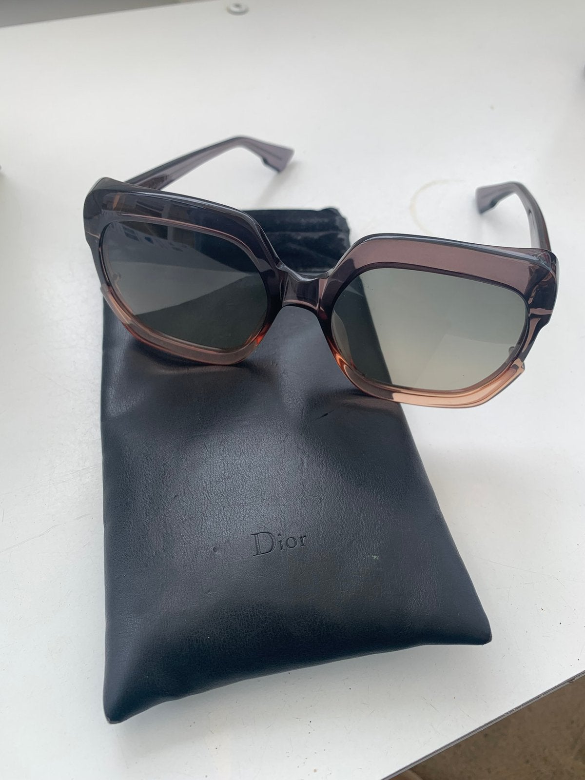 Zonnebril Christian Dior, Bijoux, Sacs & Beauté, Enlèvement ou Envoi, Comme neuf, Lunettes de soleil, Christian Dior