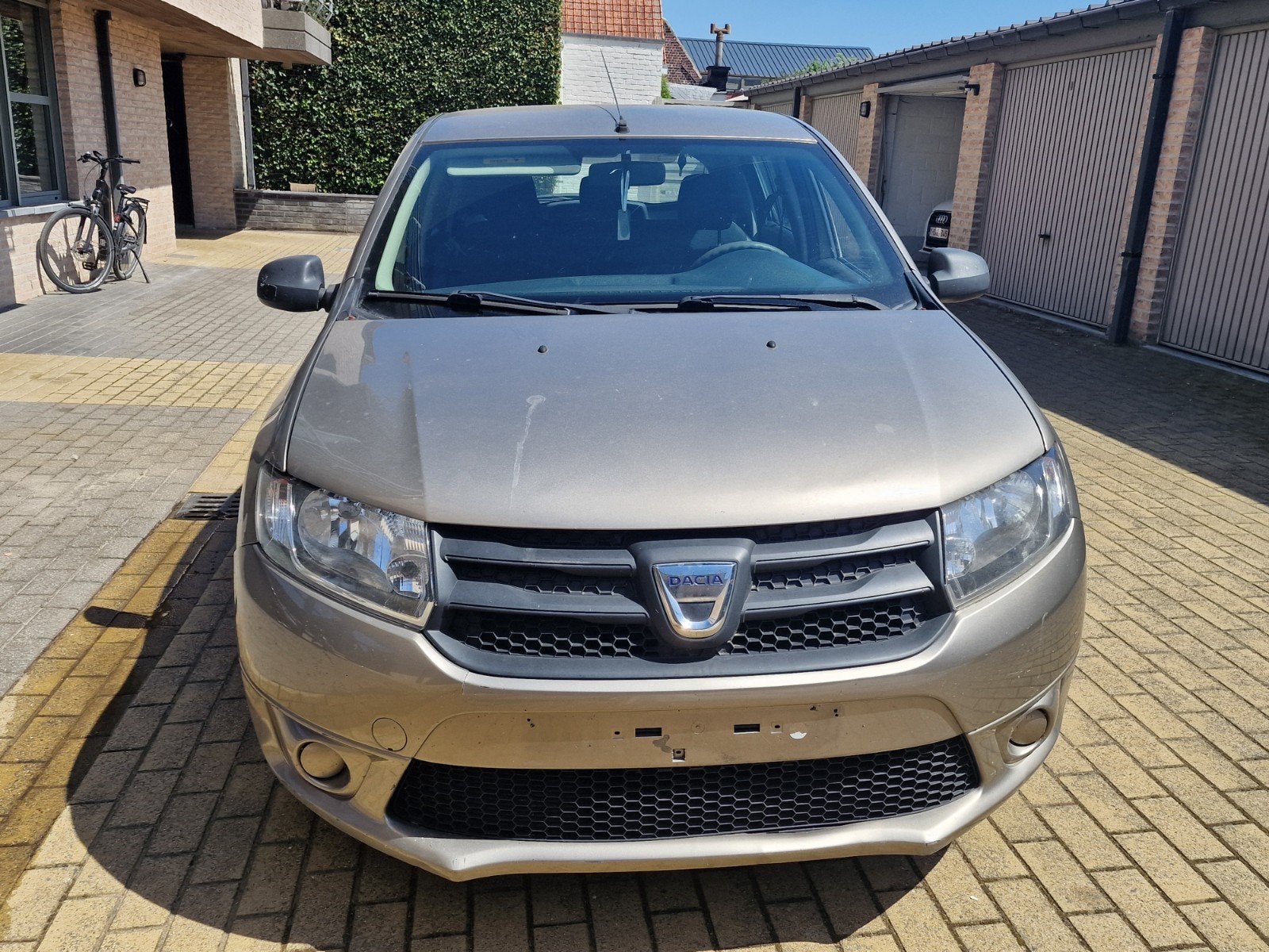 Dacia sandero 1.2 benzine van 2014, Auto's, Dacia, Voorwielaandrijving, Euro 5, Stof, Zwart