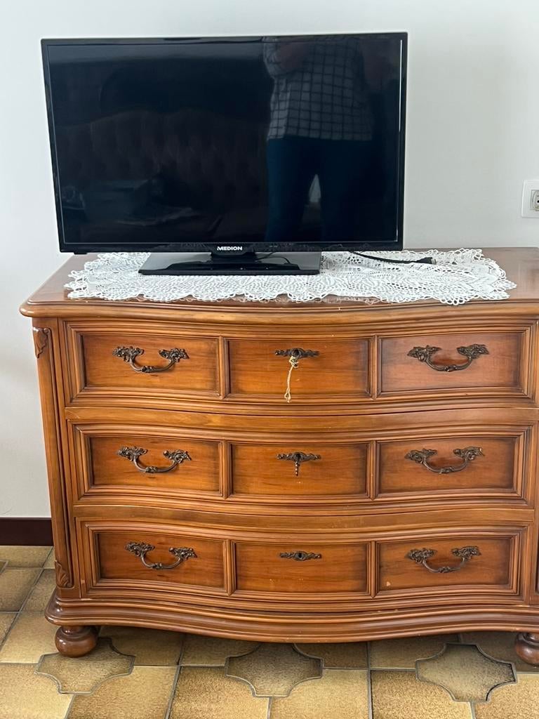Commode notenlaar., Huis en Inrichting, Ophalen, Zo goed als nieuw
