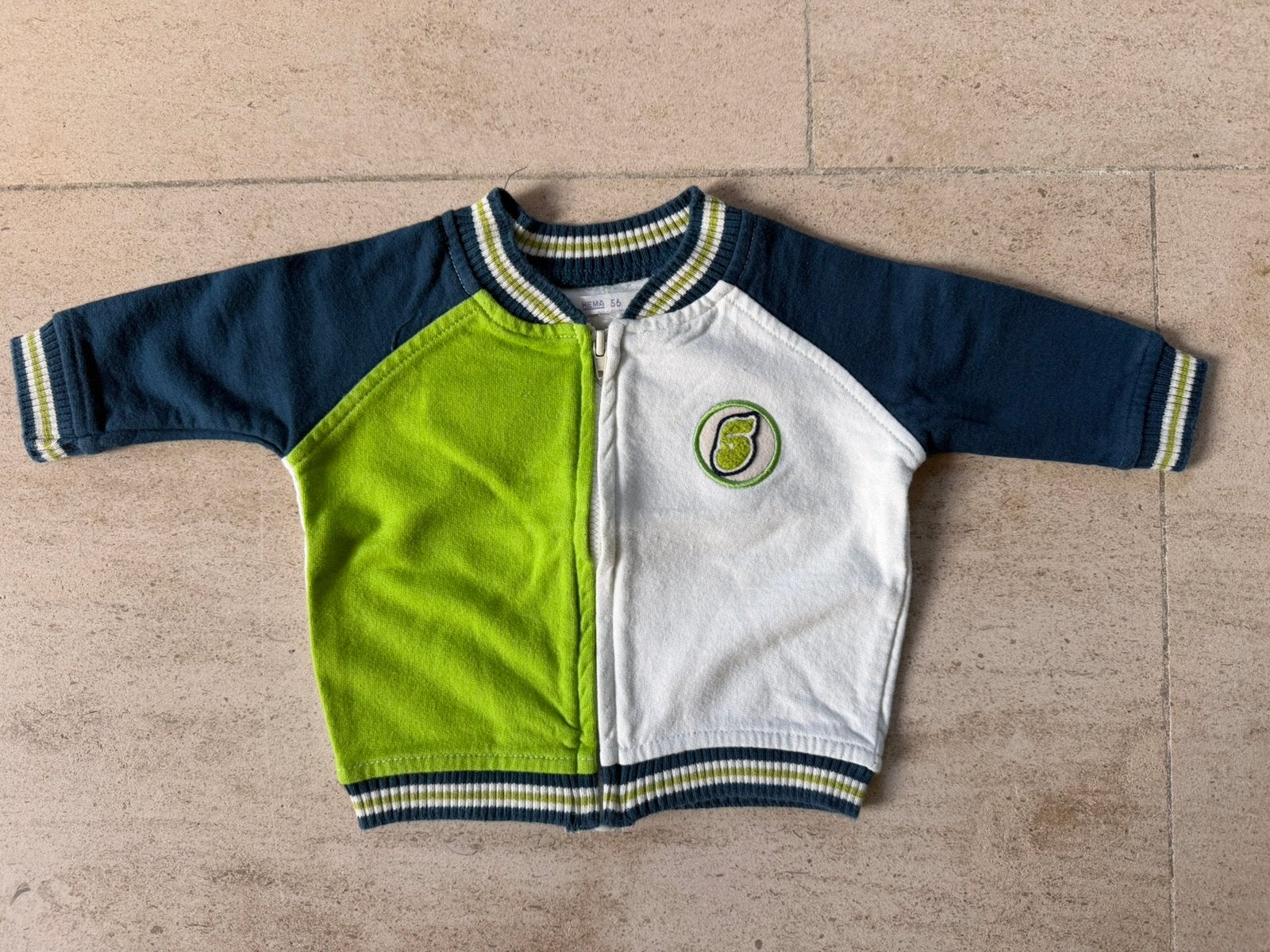 Leuk vestje Hema maat 56, Ophalen of Verzenden, Zo goed als nieuw, Jongetje, Truitje of Vestje