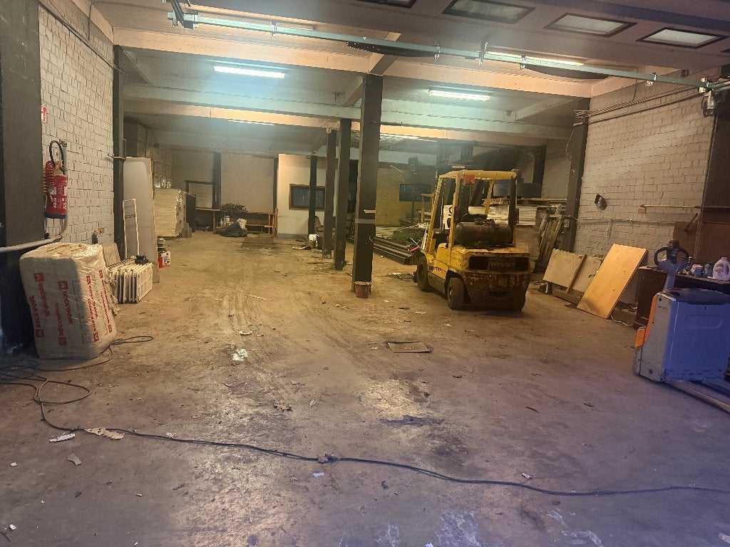 Waarborgsom 235m2 te huur in Zellik 14 Auto  5 min  Brussel, Auto's, Automaat, Multifunctioneel stuurwiel, Geel, Bedrijf